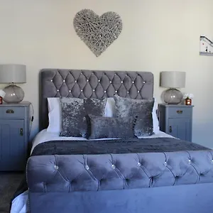 The Hampton Beautiful 3 Bedroom House With Conservatory & Garden Holiday home Scarborough